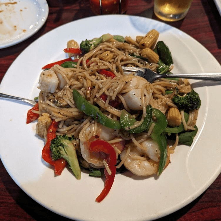 Pad Cha Spaghetti Seafood (Shrimp, Scallops, Mussels & Calamari).