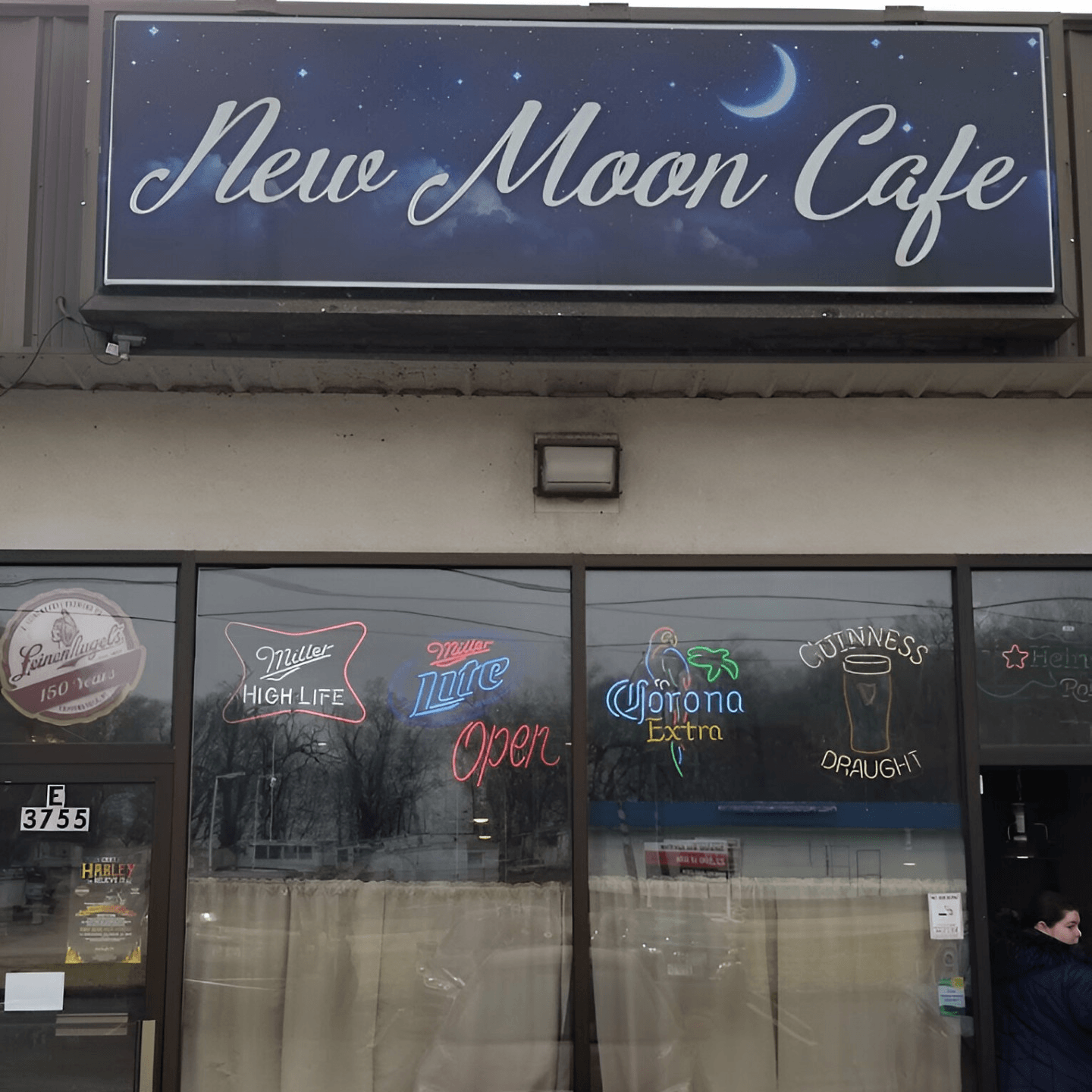 Welcome to New Moon Cafe 🍽️