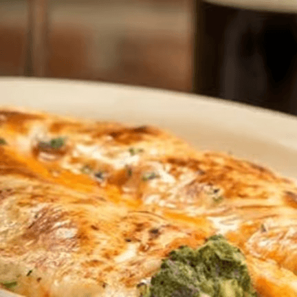 Canelones Caseros De Espinaca Y Ricotta Con Salsa De Tomate Y Salsa Blanca.