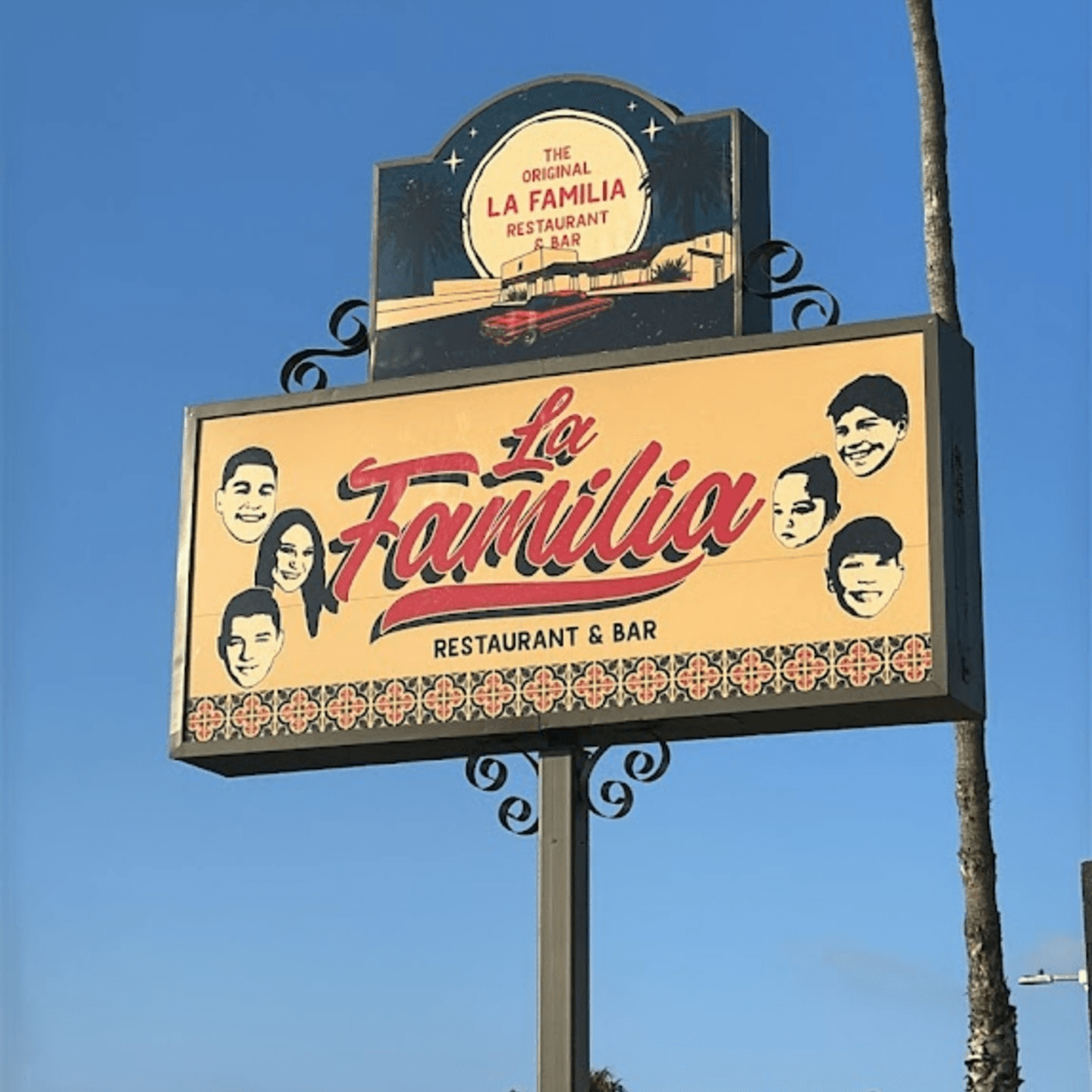 Welcome to La Familia Restaurant & Bar🌮🍹