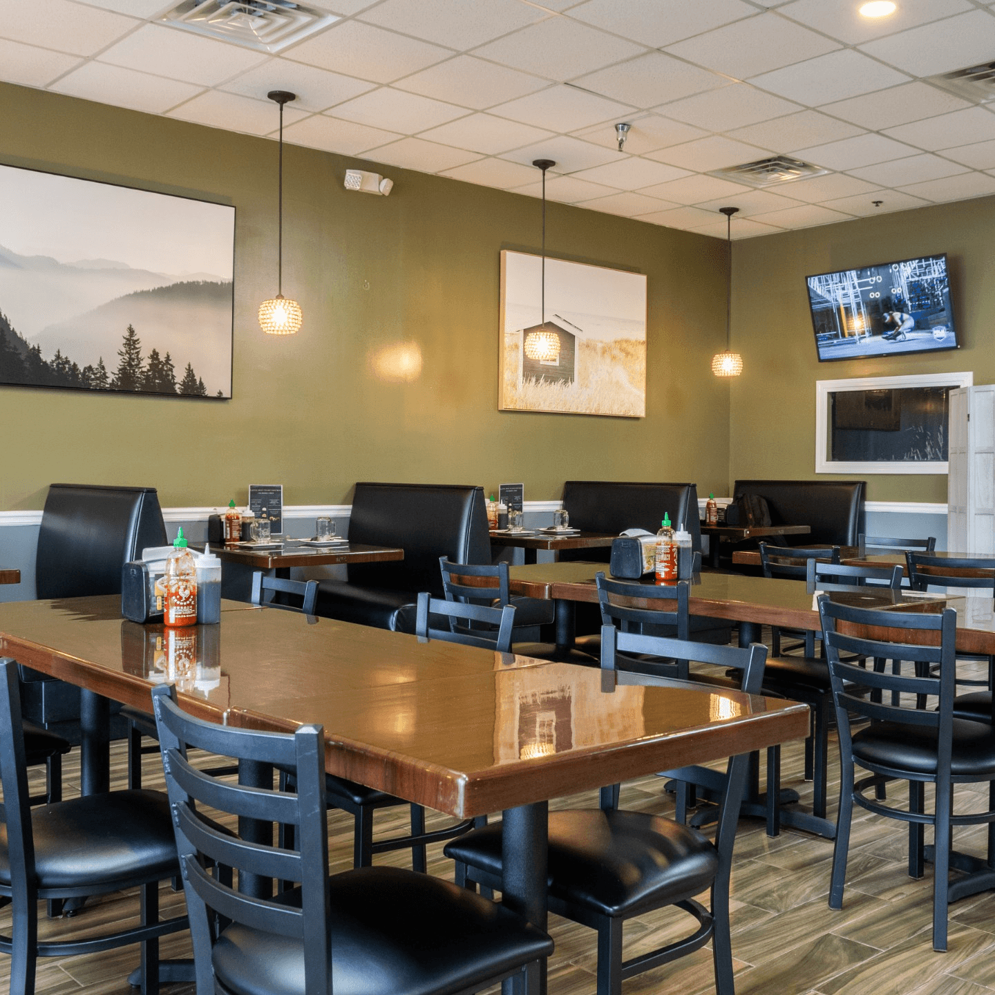 Cozy Dining, Relaxed Ambiance