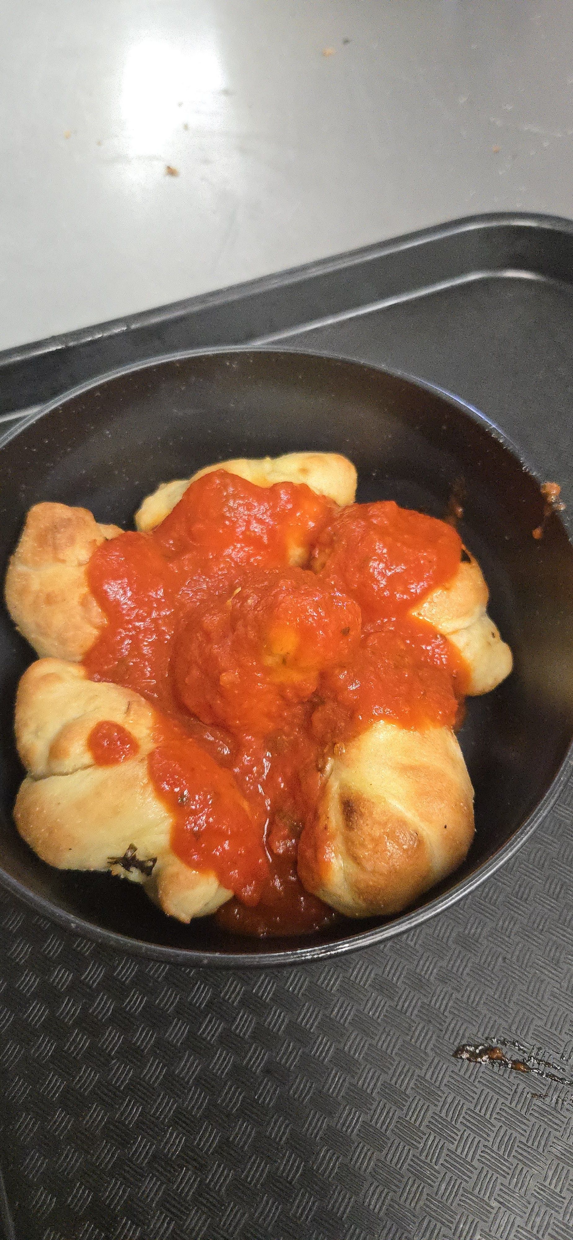 5 Garlic Knots.