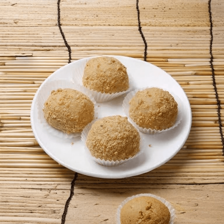 Sesame Seed Sweet Rice Dumplings / 擂沙湯圓.