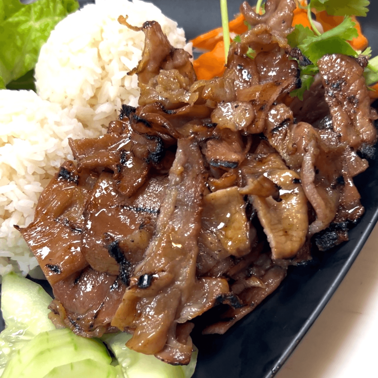 RD3. Grilled Beef Rice Dish (Com Bo Nuong ).