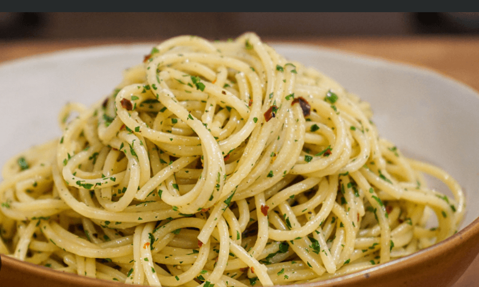 Spaghetti garlic & oil.