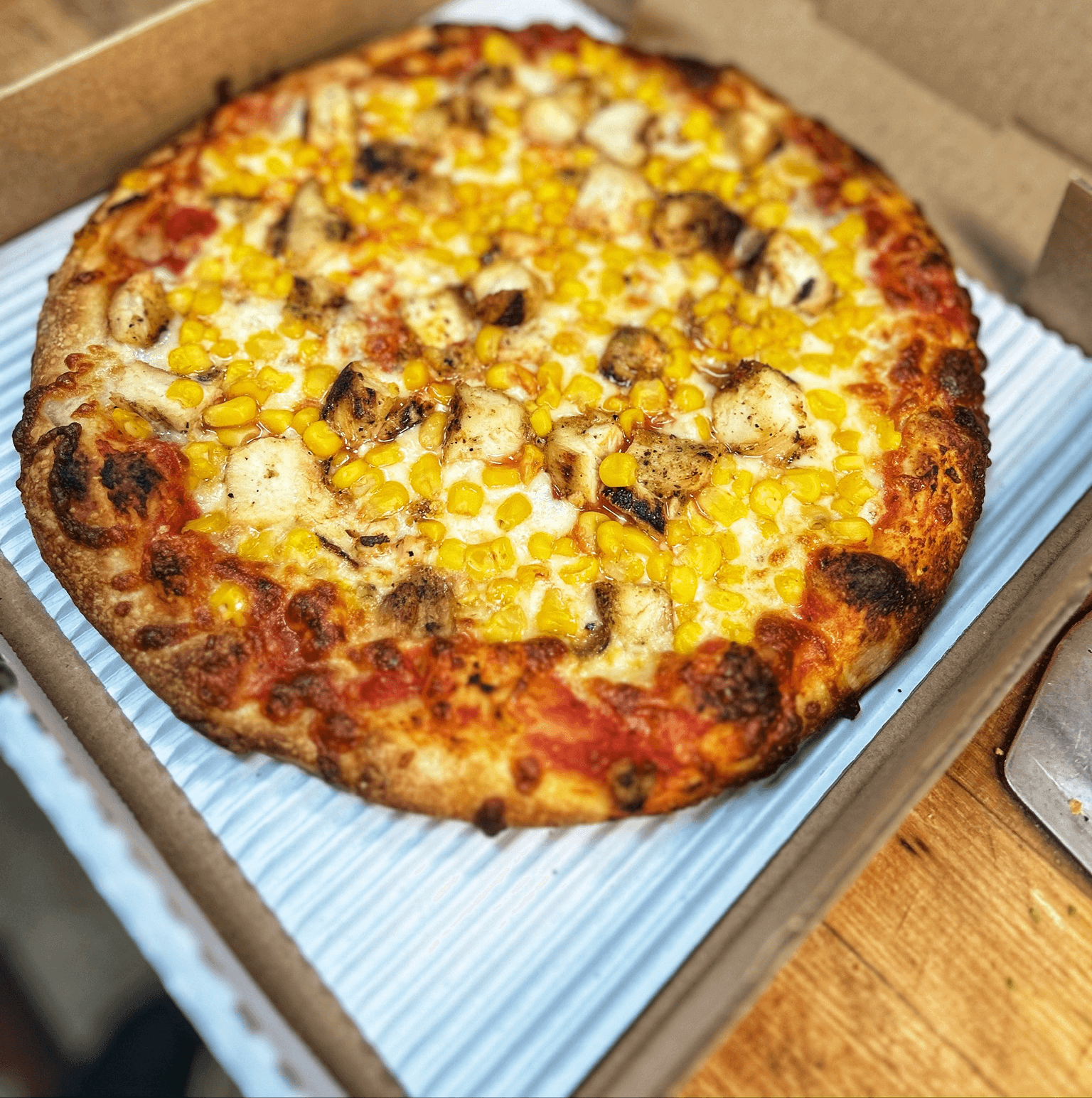 Extra Large Grilled Chicken and Sweet Corn Pizza.