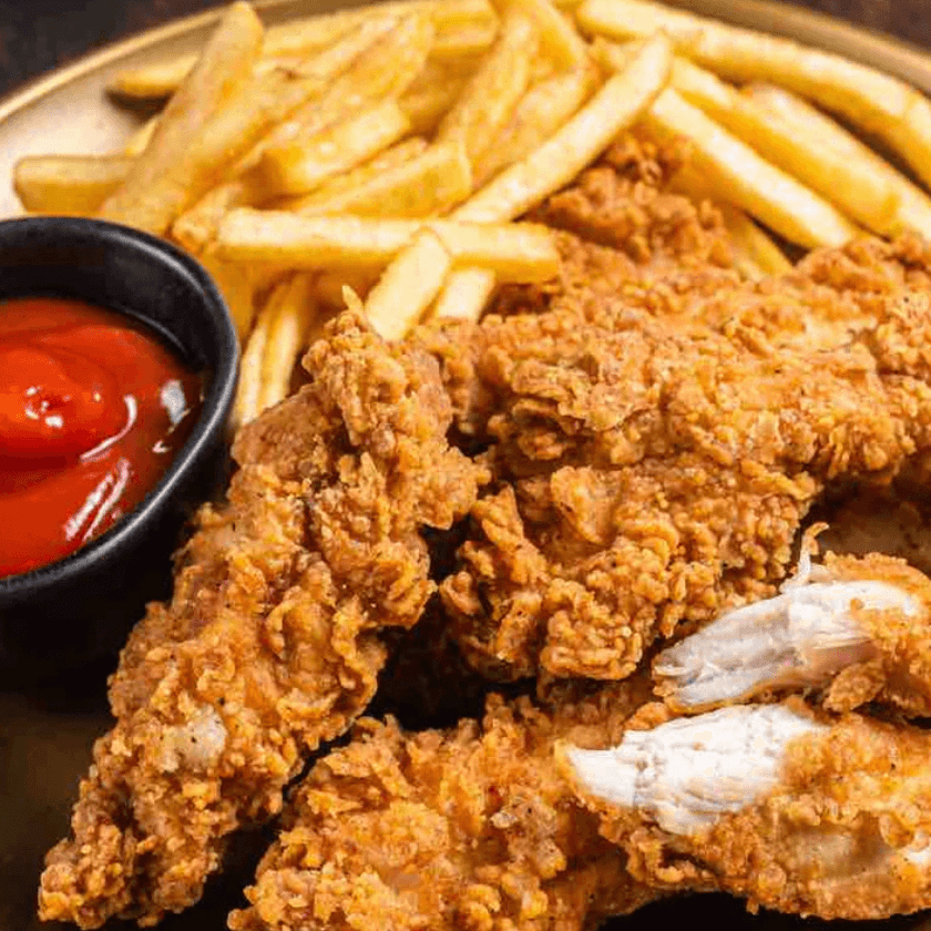 KIDS CHICKEN TENDER W FRIES.