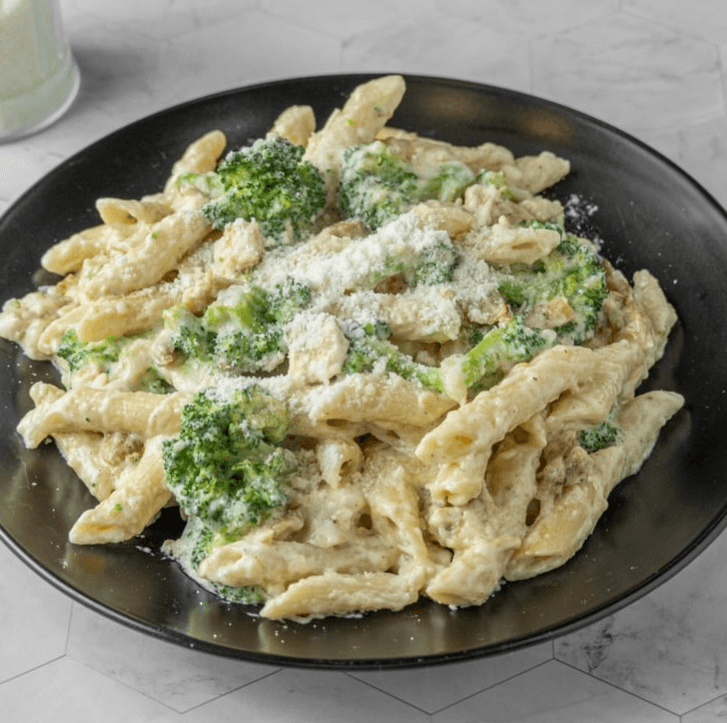 PENNE ALFREDO LARGE.