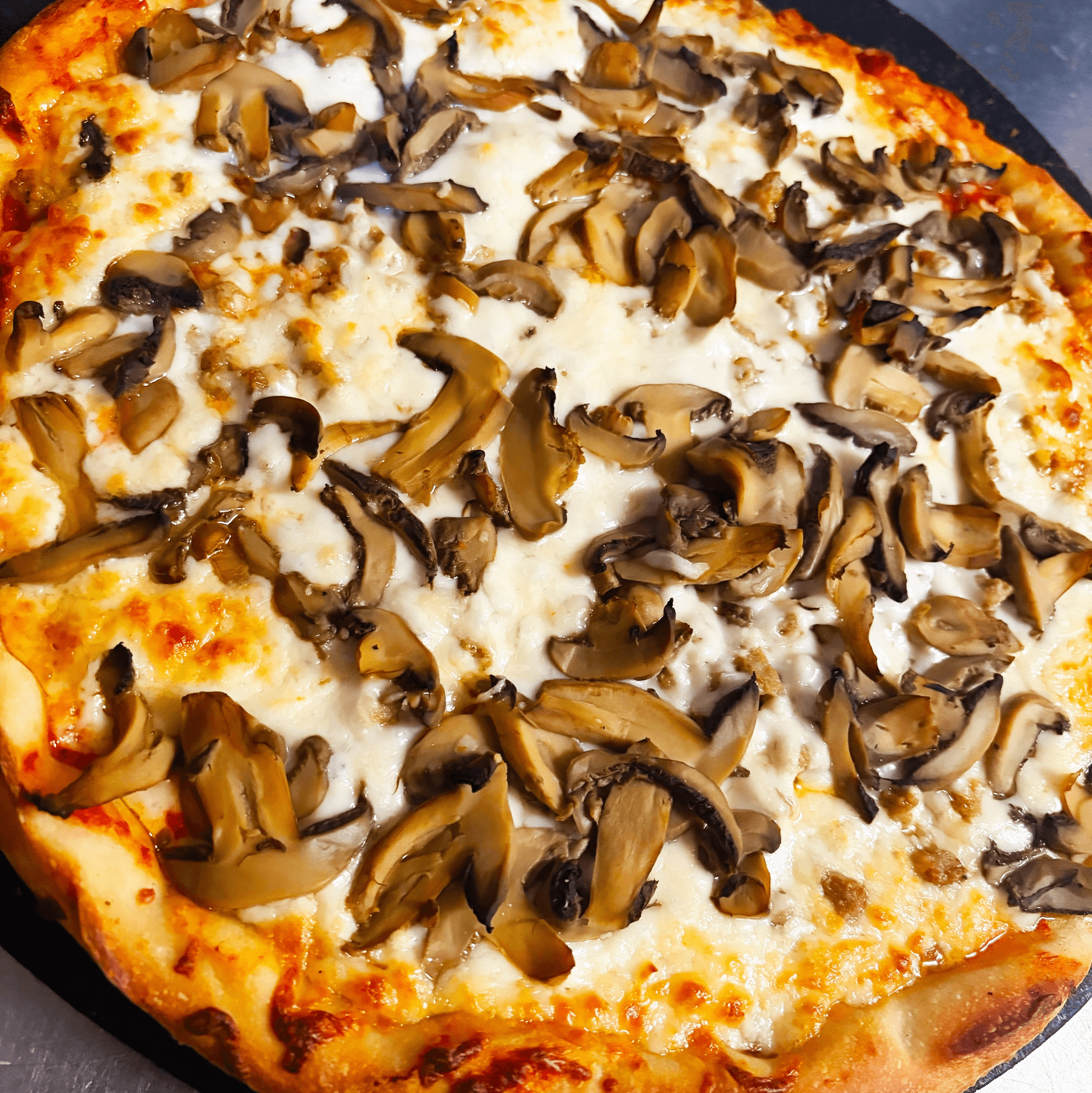 Medium Traditional Pizza.