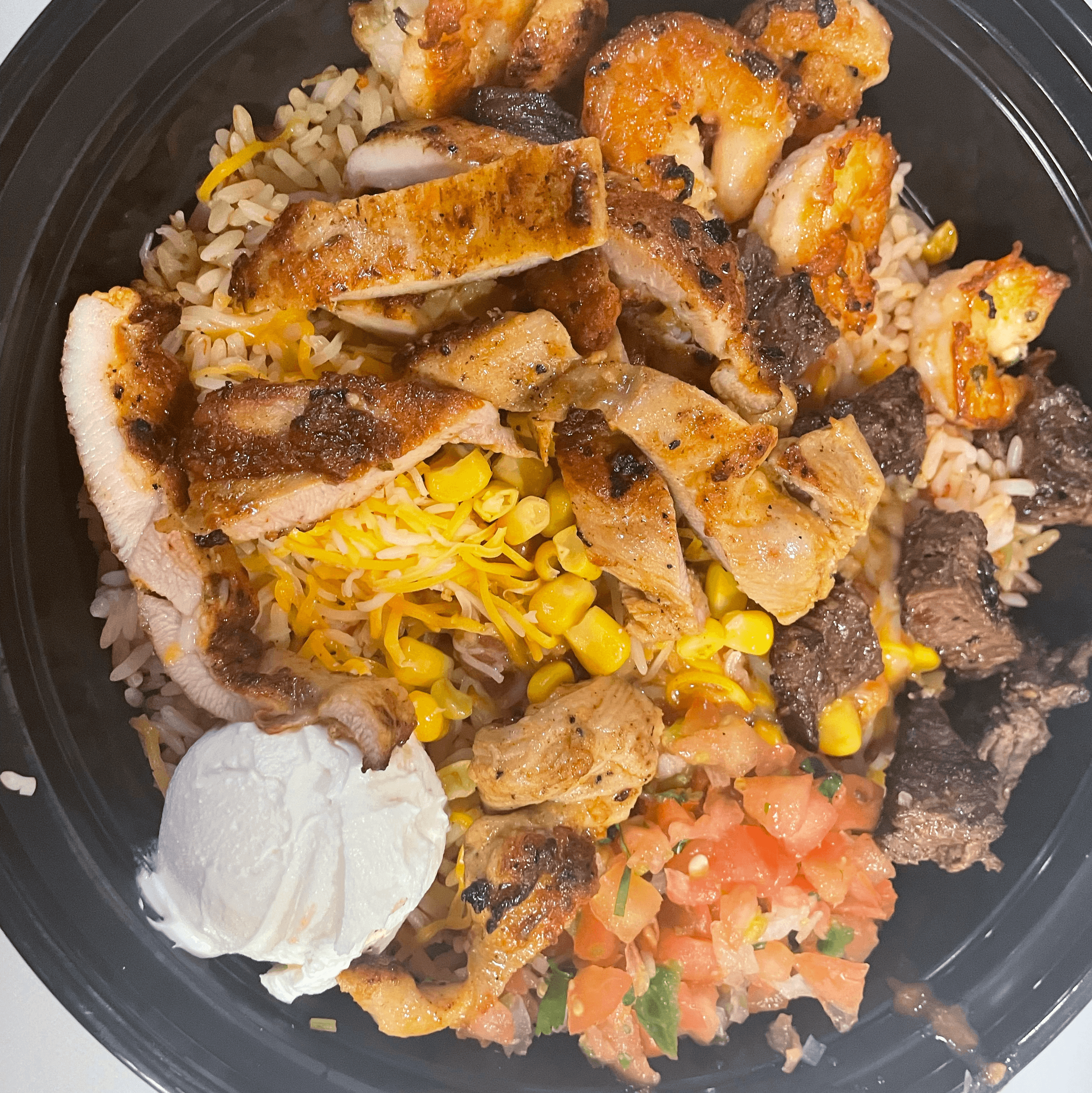 Nachos with Half Chicken and Half Shrimp (5pcs).