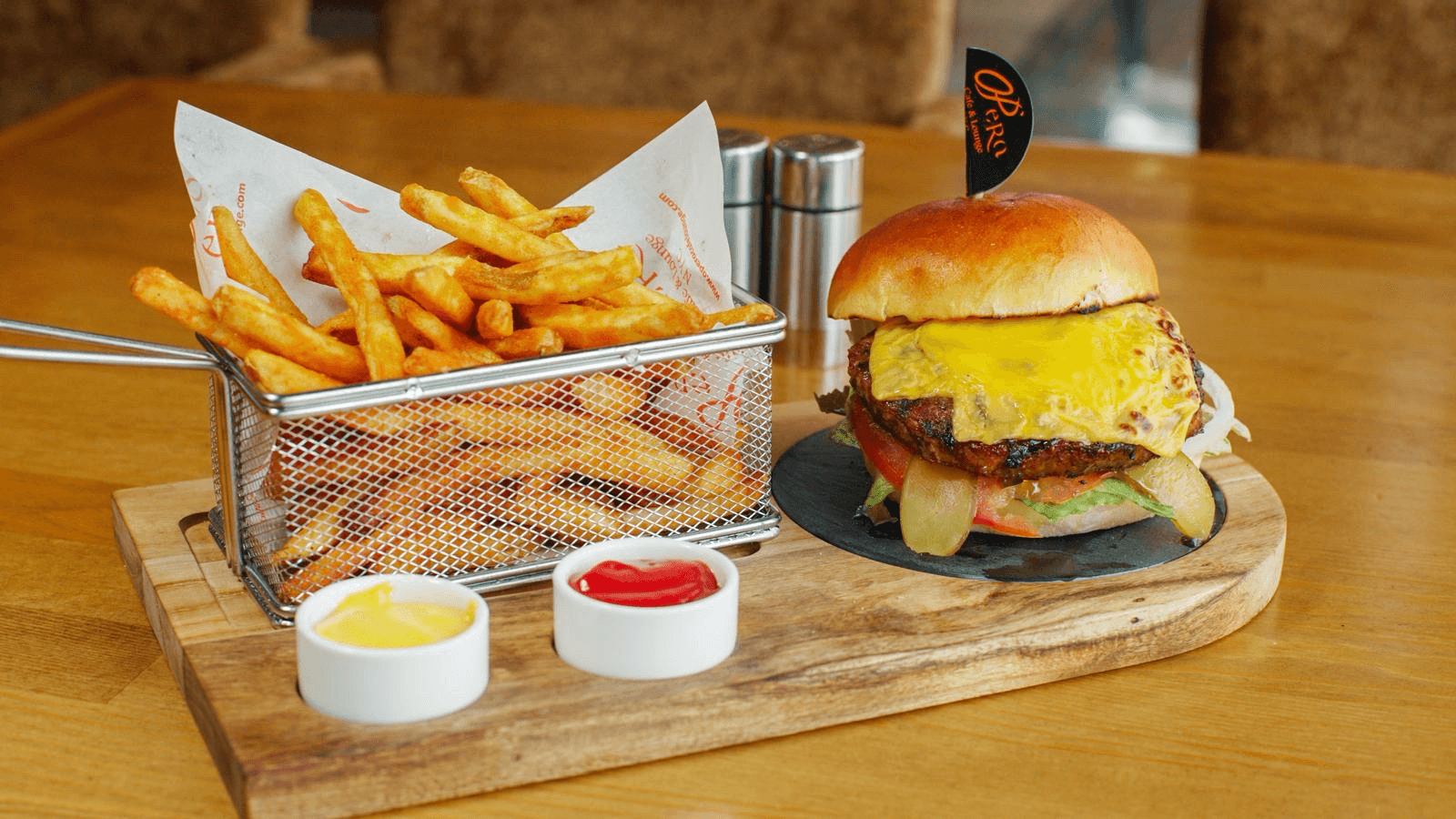 Opera Cheese Burger.