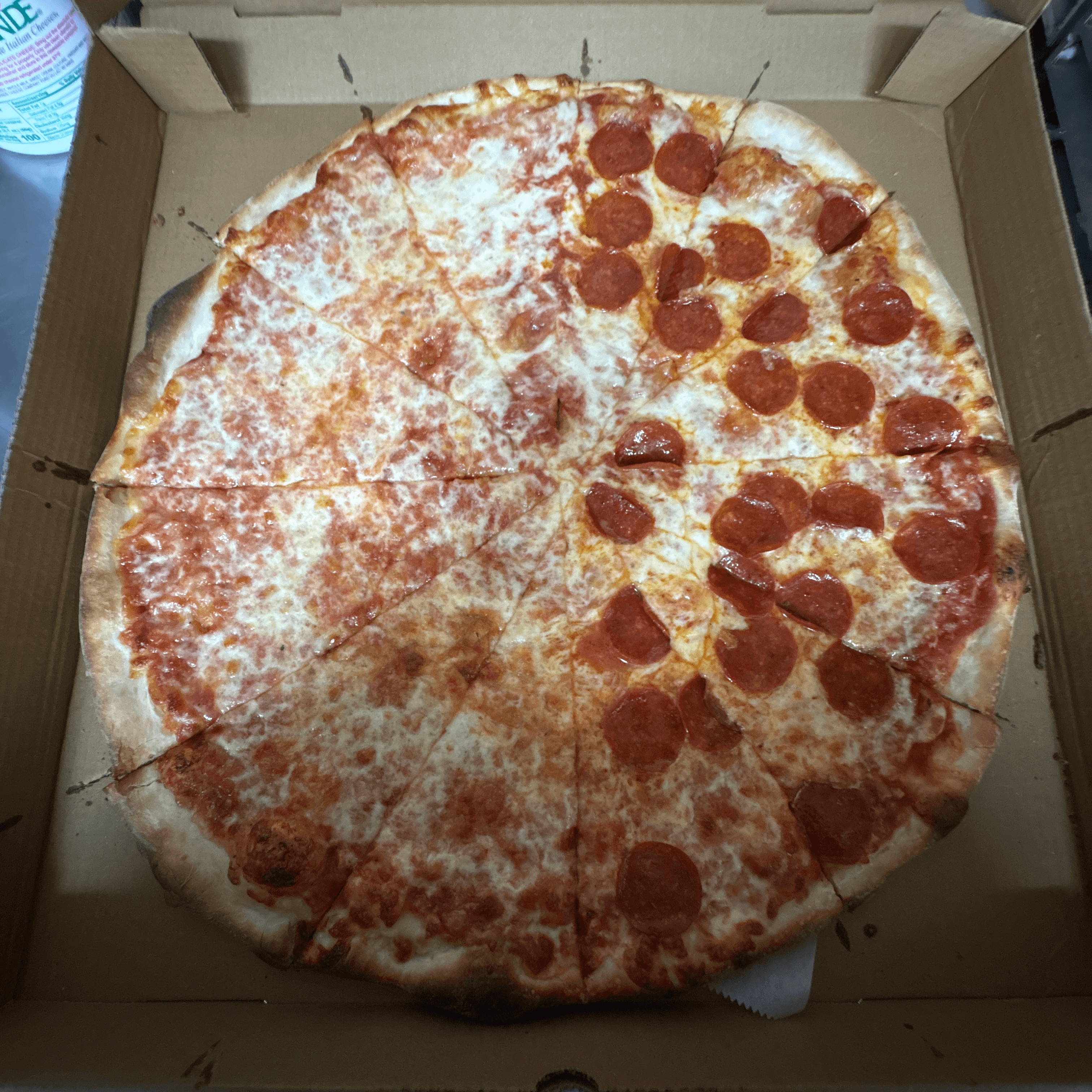 1/2 Pepperoni Pizza (XL 20”).