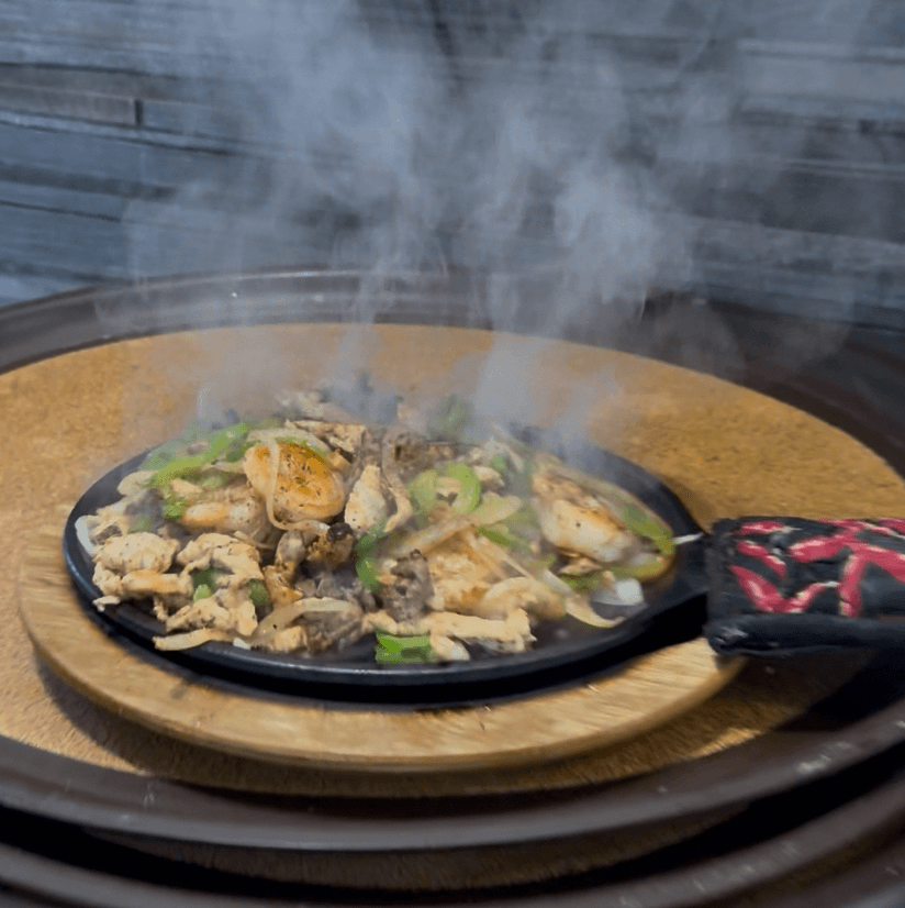 D19 Cielo, Mar Y Tierra (Sky, Sea & Land Fajitas).