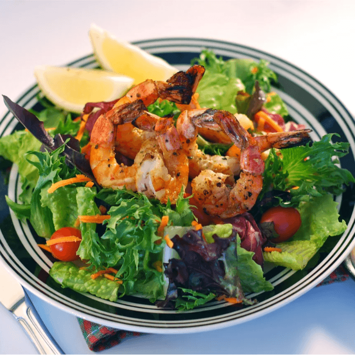 Fresh Seafood Salads and Healthy Hawaiian Options
