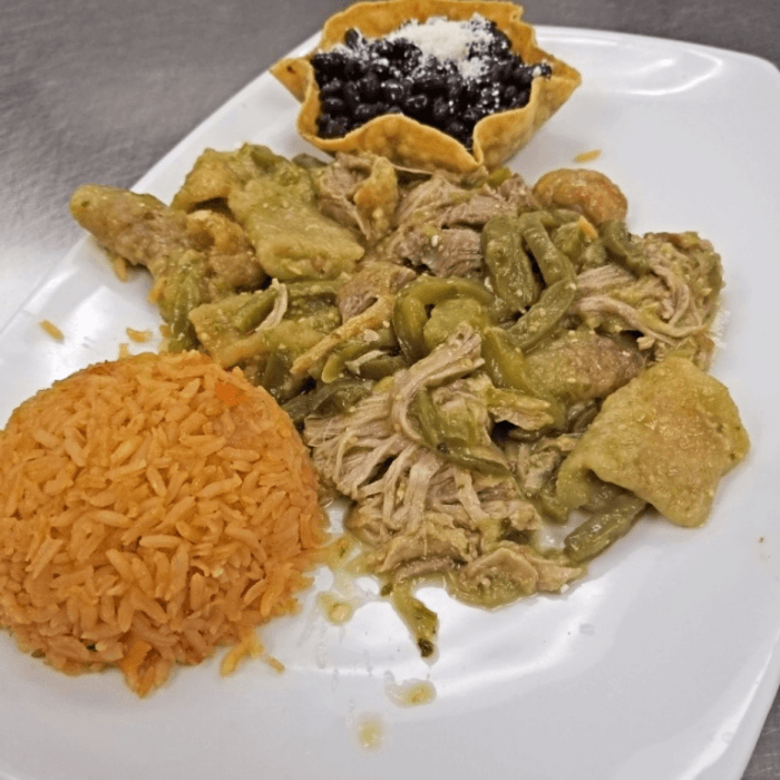 L-Chicharron en Salsa Verde.