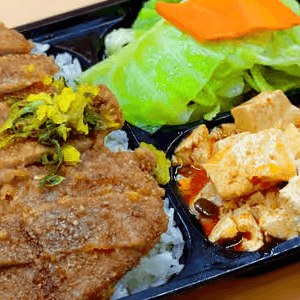B02. Fried Pork Chop Bento 炸排骨便當.