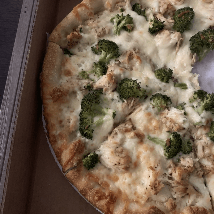 Chicken Alfredo Pizza (Large 16").