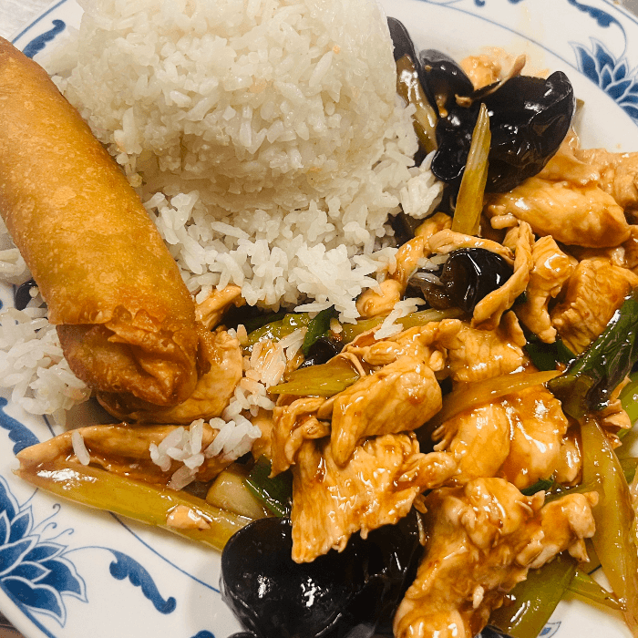 5. Chicken with Garlic Sauce (Lunch Special).