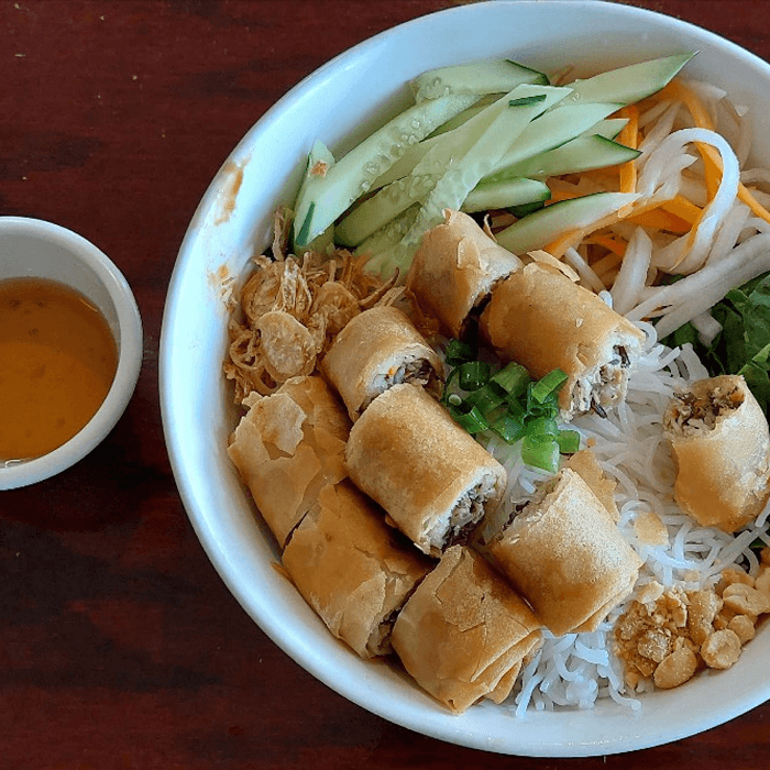 V1. Crispy Spring Rolls Vermicelli (Bun Cha gio).
