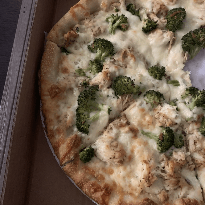 Chicken Alfredo Pizza (Small 12").