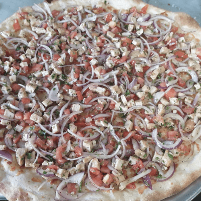 Chicken Tomatoes and Onions Pizza