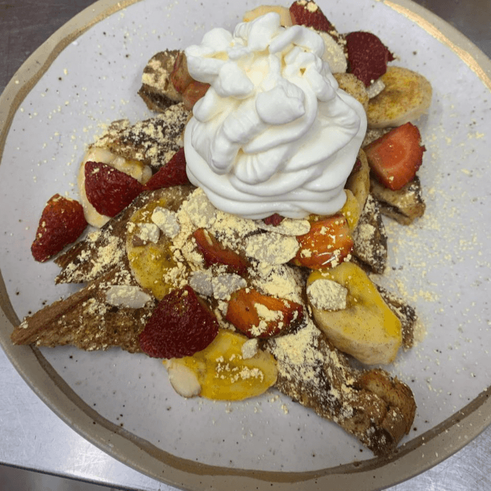 FRENCH TOAST TOPPED WITH FRUIT (BANANA & STRAWBERRIES)