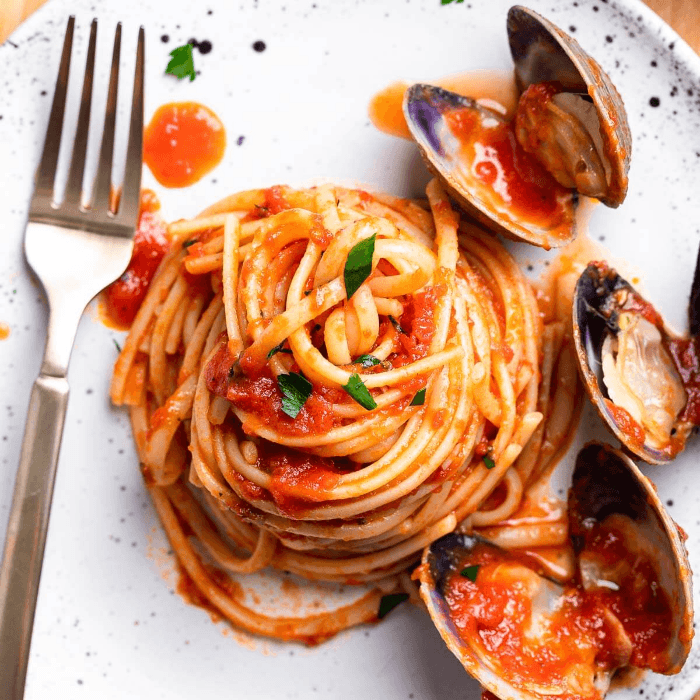 Linguine & Clams in Red or White Sauce