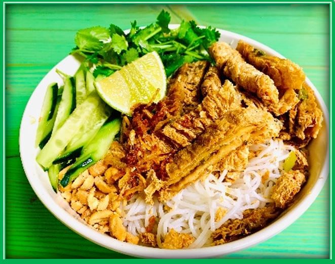 E5. Buddha Bowl (Bún Bì).