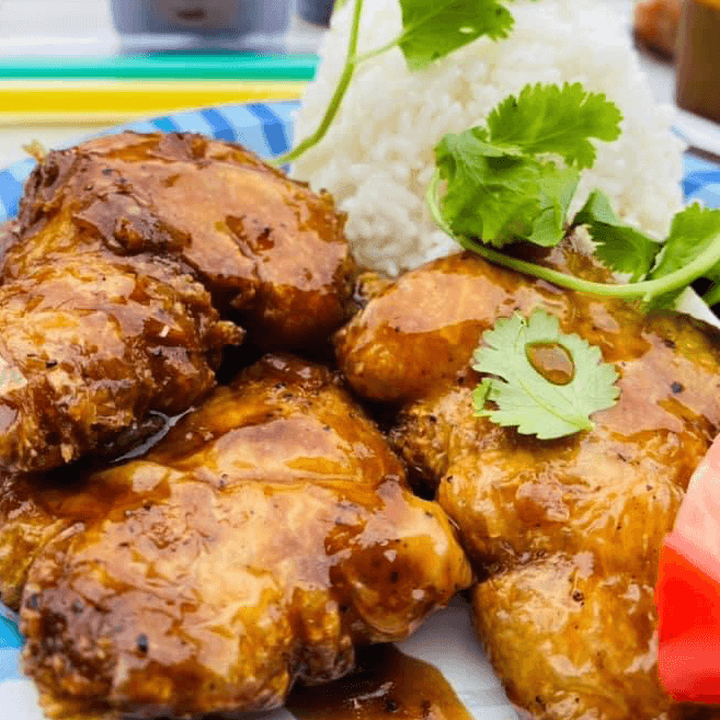 M4. Lemongrass Chicken (Đùi Gà Chiên).