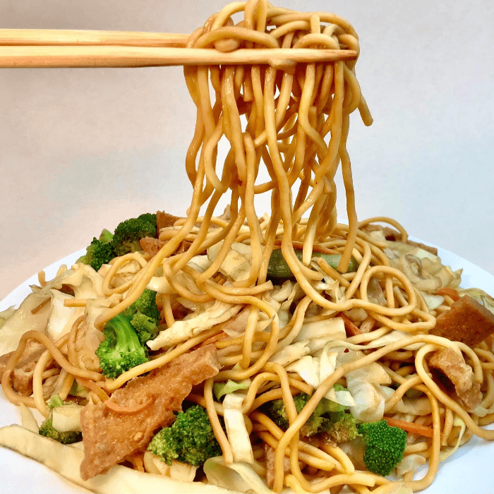 E9. Chow Mein (Mì Xào).