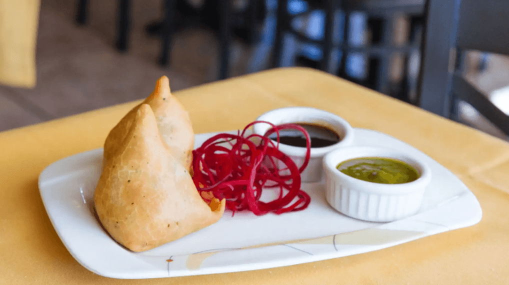 Vegetable Samosa (2 Pieces)