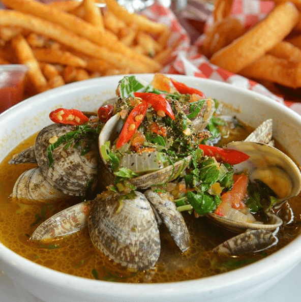 Steamed Clams In Dipping Broth