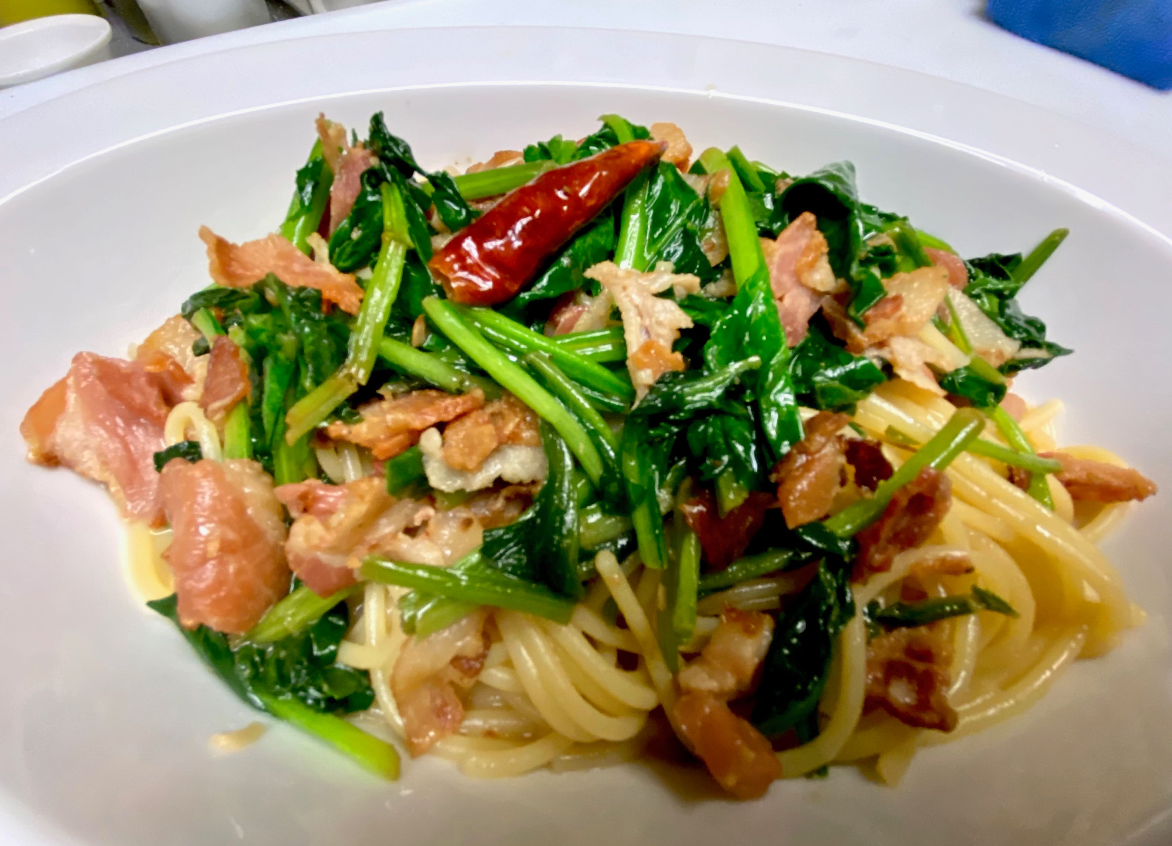 Spicy Garlic, Spinach & Bacon.