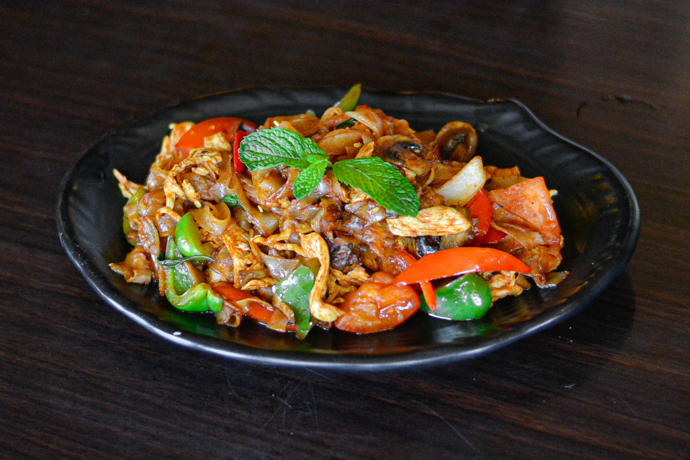 Delicious Chow Mein: A Thai Noodle Favorite