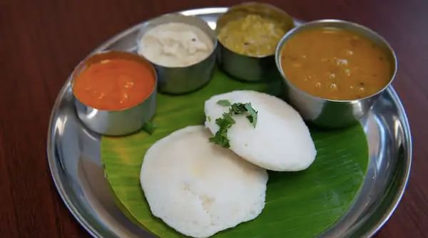 Idli Sambar (2 Pieces).