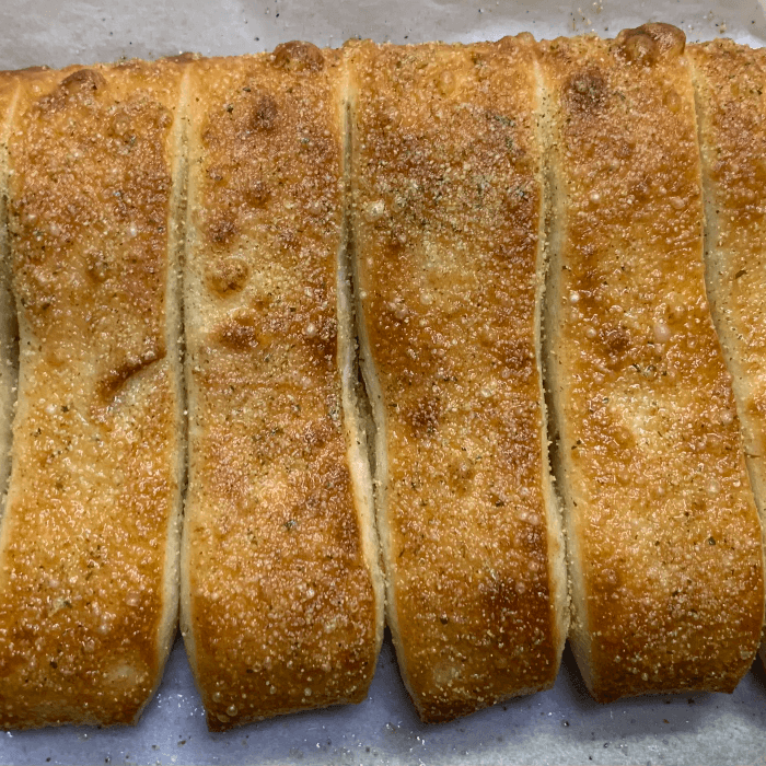 Garlic Breadsticks (8 Pieces)