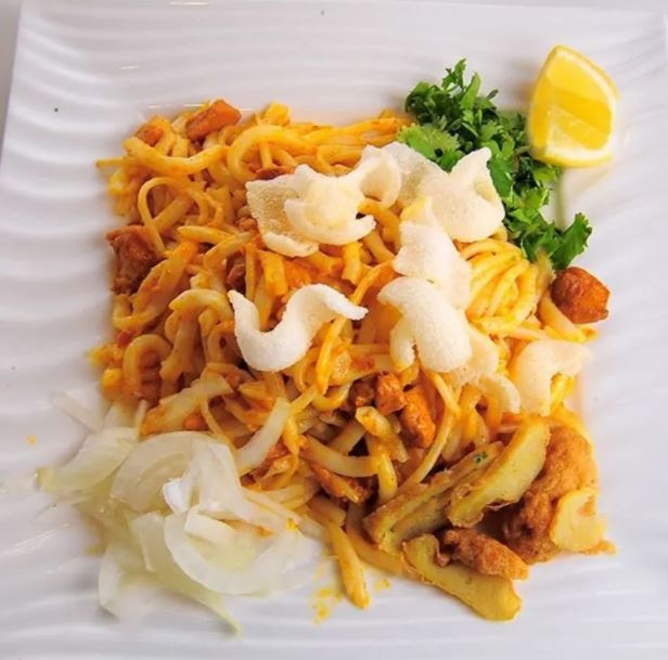15. Chicken Noodles Salad (Nan Pyar Thoke or Nan Gyi Thoke)