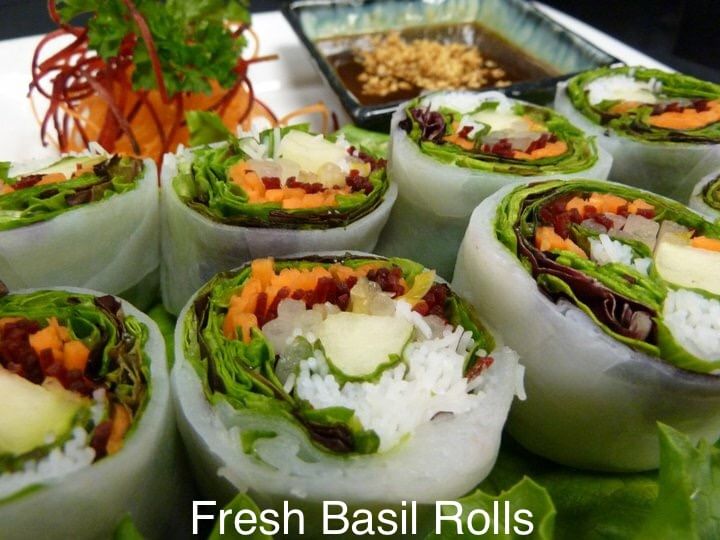 Fresh Basil Rolls (Por-Pia Horapa Sod)