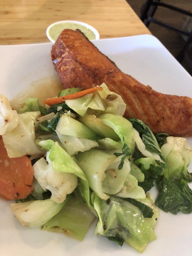 Pan-Seared Salmon & Bok Choy/Cá Salmon.