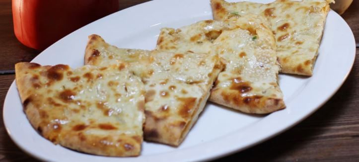 Cheesy Chicken Naan