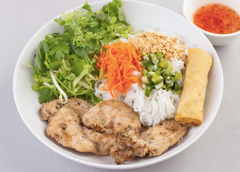 V3. Vermicelli with Grilled Chicken & Egg Roll