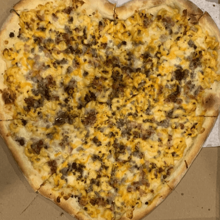 Mac & Cheese with Ground Beef & Bacon Pizza