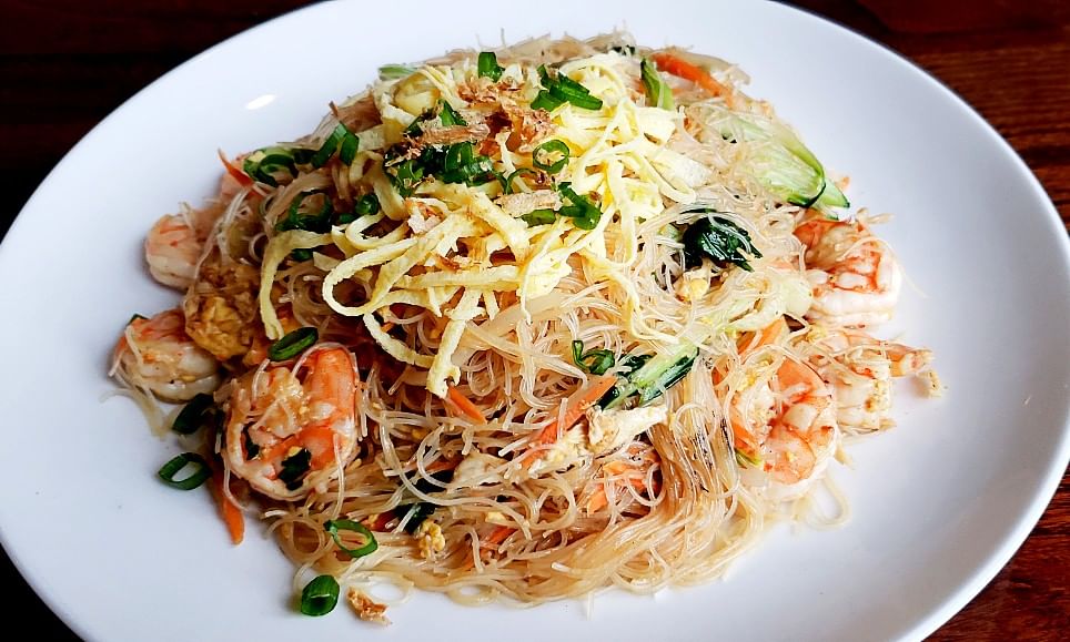 F1. Sautรฉed Rice Noodles.