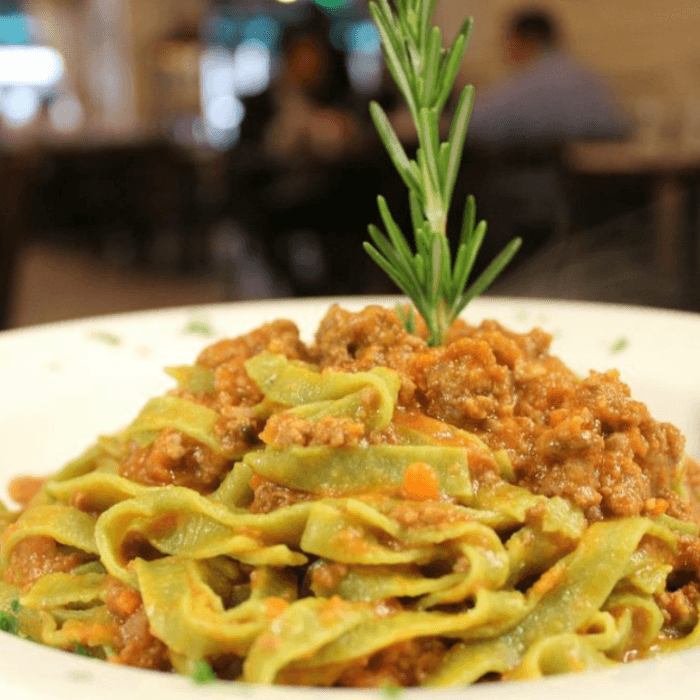 Tagliatelle Verdi Al Ragú