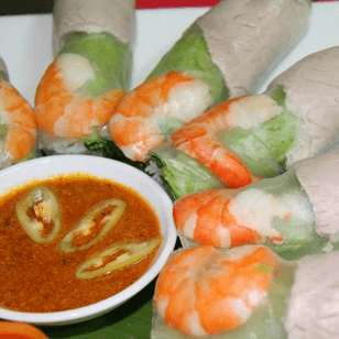 E3. Shrimp and Meat Salad Rolls