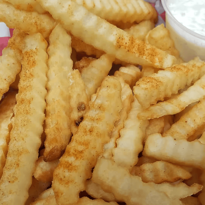 Golden French Fries: A Bar & Grill Favorite
