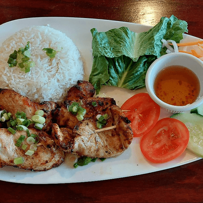 R4. Rice With Grilled Chicken (Com Ga Nuong)