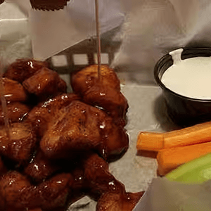 Delicious Chicken Wings: A Sports Bar Favorite