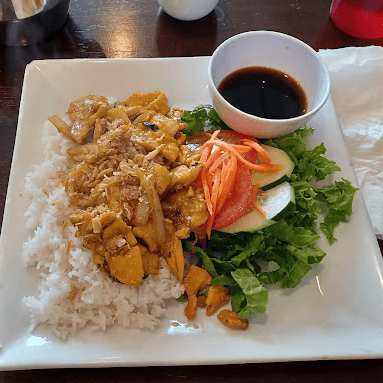 C13. StirFry Lemongrass Chicken w/ Rice (Com Ga Xao Xa).