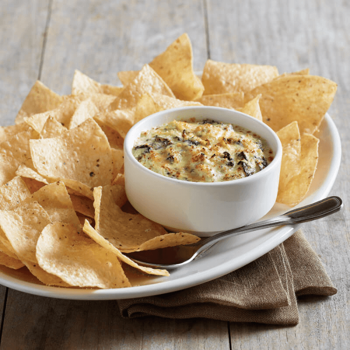 Spinach and Artichoke Dip with Chips